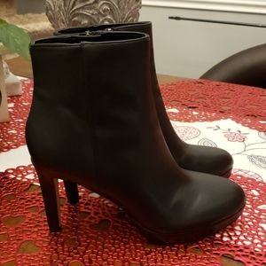Nine West heeled bootie